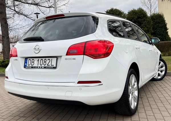 Opel Astra cena 22599 przebieg: 186000, rok produkcji 2012 z Wałbrzych małe 407